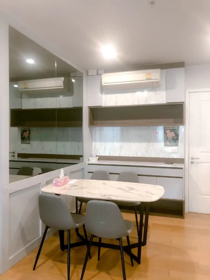 For sale, for rent!! Condo Hive at Sathorn, new, nice room, 23rd floor, good location near shopping areas. Hurry and reserve now!!