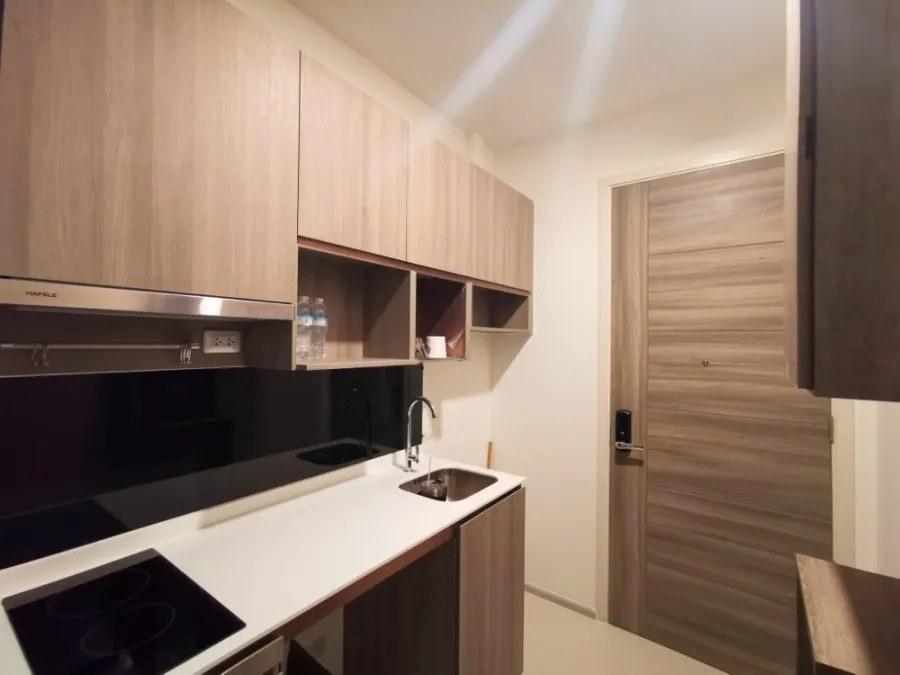 For rent Knightsbridge Collage Ramkhamhaeng. The room is decorated very beautiful. Furniture, appliances, complete urgently