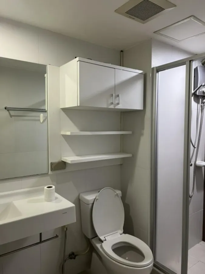 For sale: U Delight @ Chatuchak Station, 25th floor, complete with furniture and electrical appliances. Book now.