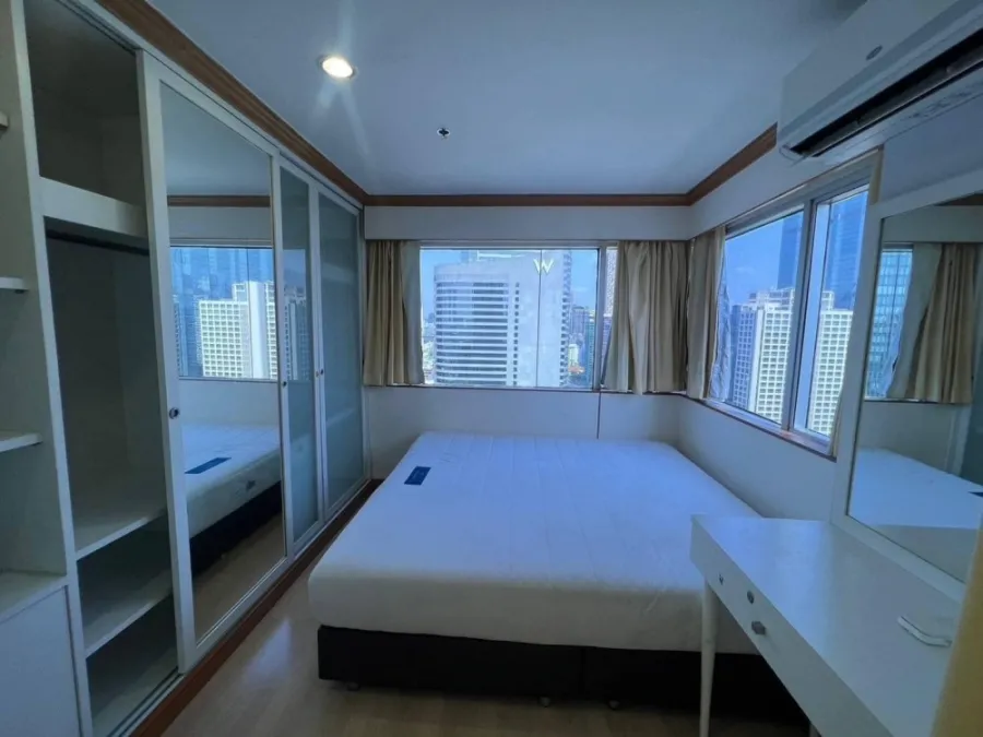 ให้เช่า!! คอนโด สีลม สวีท ชั้น 25 วิวเมือง ห้องขนาด 3 ห้องนอน เหมาะสำหรับอยู่เป็นครอบครัว ห้ามพลาด!!