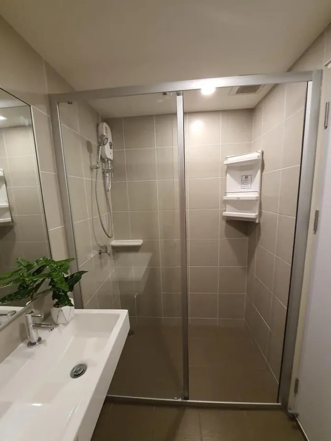 For rent Lumpini Ville Phatthanakan-Srinakarin. The city view is very beautiful. The room is nice and has wallpaper throughout the room. Don't miss it