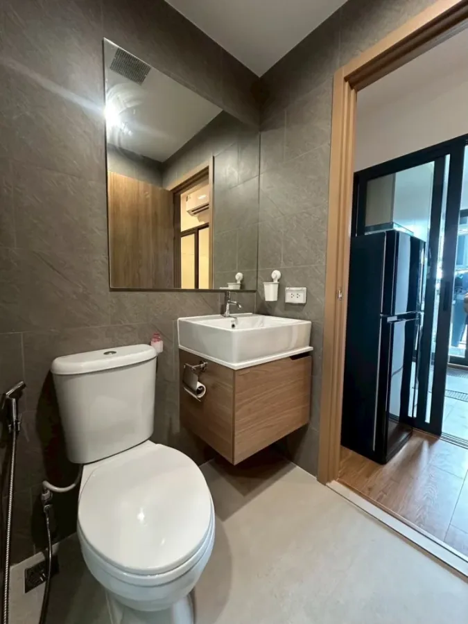 Selling The Livin Ramkhamhaeng: 1 bedroom, 1 bathroom, fully furnished. Don't miss this great deal!