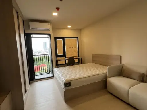 For rent: Flo by Sansiri, ready to move in, high floor. Just bring your suitcase and you can live there! Book now before it's too late!!!