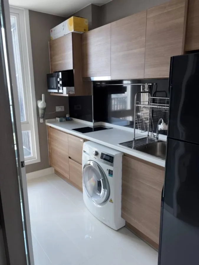 For rent: The Metropolis, 18th floor. A lovely, fully furnished unit. Book now!