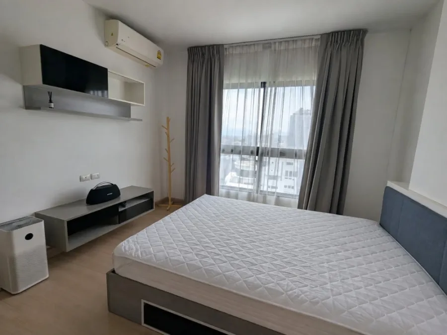 ให้เช่า Supalai Loft @ Talat Phlu Station ตกแต่งพร้อมอยู่ โทนเรียบสบายตา จัดสัดส่วนพื้นที่ใช้งานได้ลงตัว เหมาะทั้งสำหรับอยู่อาศัยและทำงานจากที่บ้าน