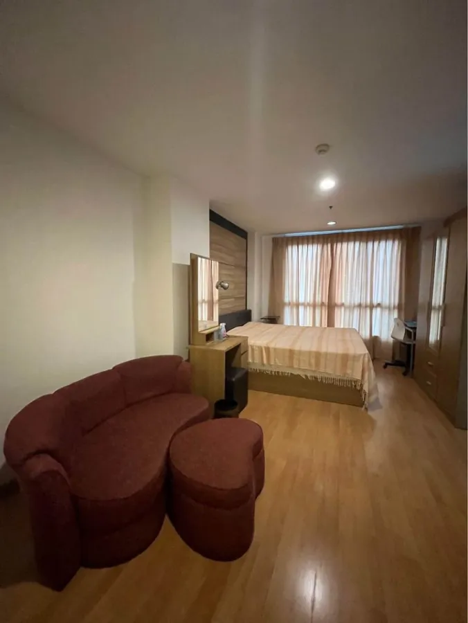 For rent: Life at Ratchada (Lat Phrao 36). Simple decorated room, good-looking and stylish, good furniture. Reserve now.