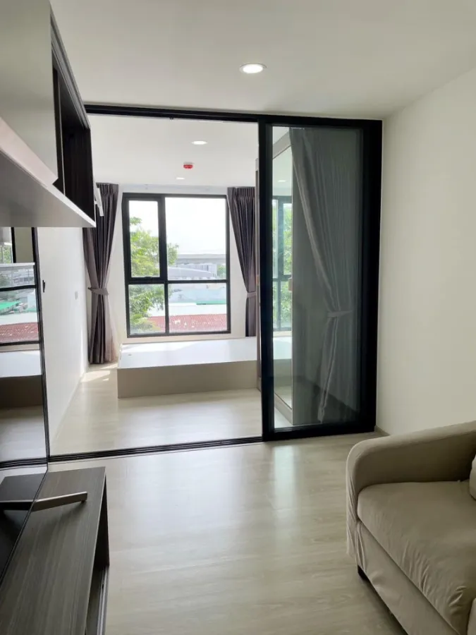 For rent: Kensington Phahonyothin 63. Room divided into sections. Good furniture Make a reservation and you won't be disappointed. ​