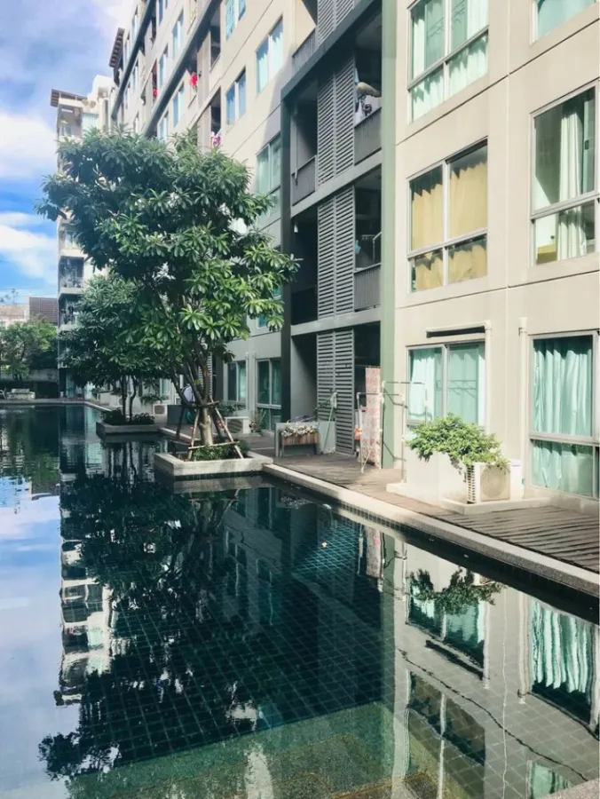 ปล่อยเช่า เอ สเปซ เพลย์ รัชดา-สุทธิสาร ห้องติดริมสระน้ำ เฟอร์ครบ ชิลๆแบบนี้ต้องห้องนี้เลย รีบจองด่วน