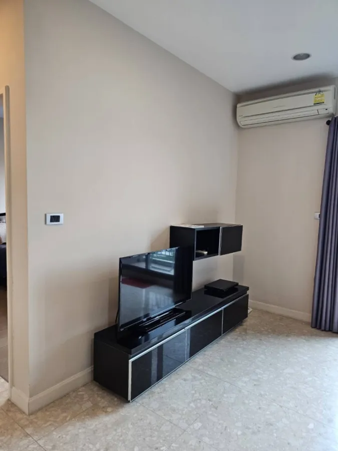 For rent!! Condo The Crest Sukhumvit 34, 16th floor, beautiful room, good location, complete common area, don't miss it!!