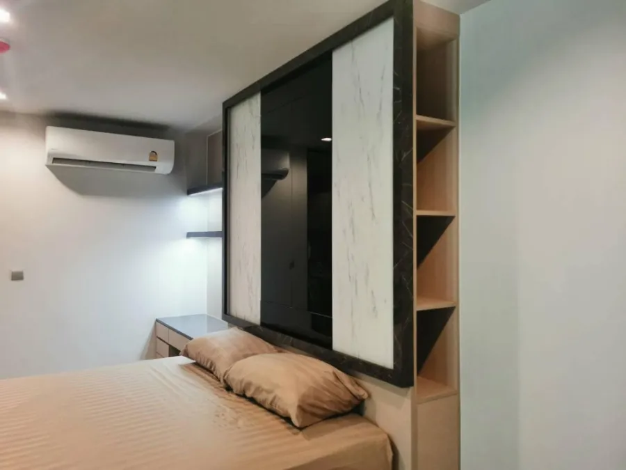For rent, Life Ladprao, 30th floor, highest, great city view. The built-in is too beautiful to resist the entire room. Good like this, reserve now.
