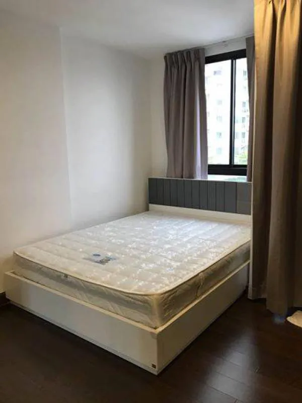 For rent Bangkok Feliz Sathorn-Taksin. The room is beautifully decorated, simple, modern tone, west side, beautiful view, fully furnished.
