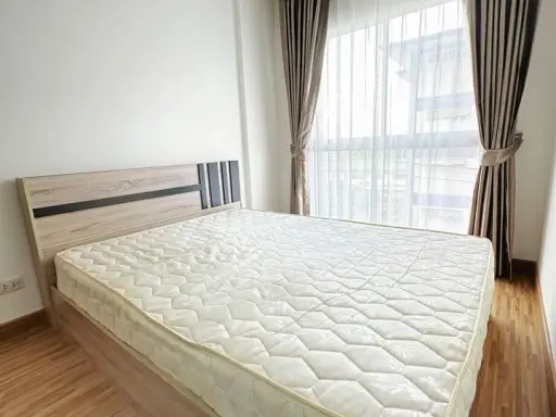 For sale: The Iris Bangyai, bright, clean, airy, comfortable room with the best price, complete value in one place, check it out.