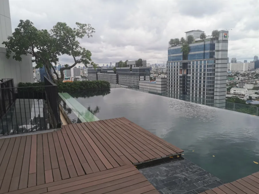 For rent: House 23 Ratchada-Ladprao, high floor, spacious room, fully furnished, just bring your own luggage and move in.