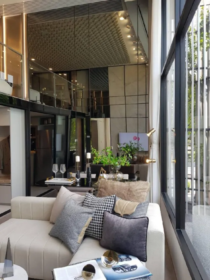 Down payment sale, Knightsbridge Space Rama 4, corner room, facing north, east, don't miss it.