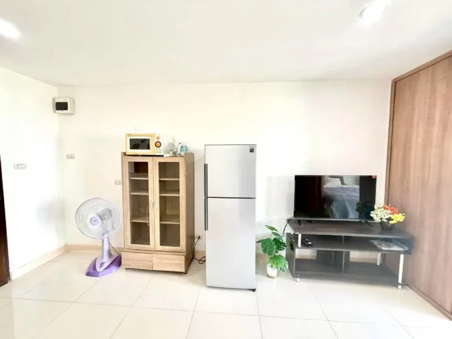 ให้เช่า The Green Condo 2 ห้องราคาสบายกระเป๋า กว้างขวางอยู่สบาย เฟอร์พร้อม จองเลย