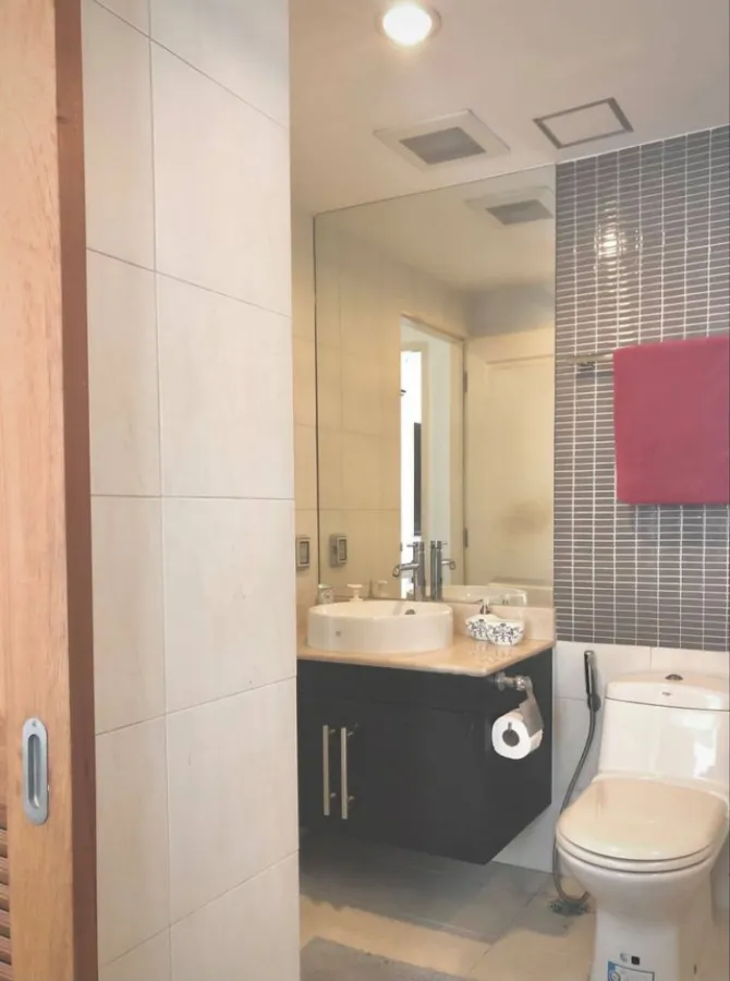 For rent The Niche Sukhumvit 49, very beautiful room, very spacious inside The living space is divided into proportions. Very good price. Book now.