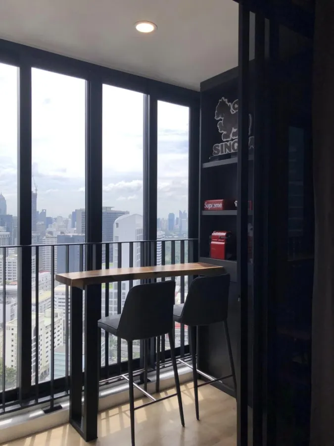 For rent: Ashton Chula-Silom, fully furnished, luxuriously decorated, high view, not blocked, ready to book now.
