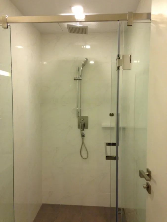 Condo for rent, The Room Sukhumvit 40, good location, near shopping areas. Full of amenities, don't miss it!!