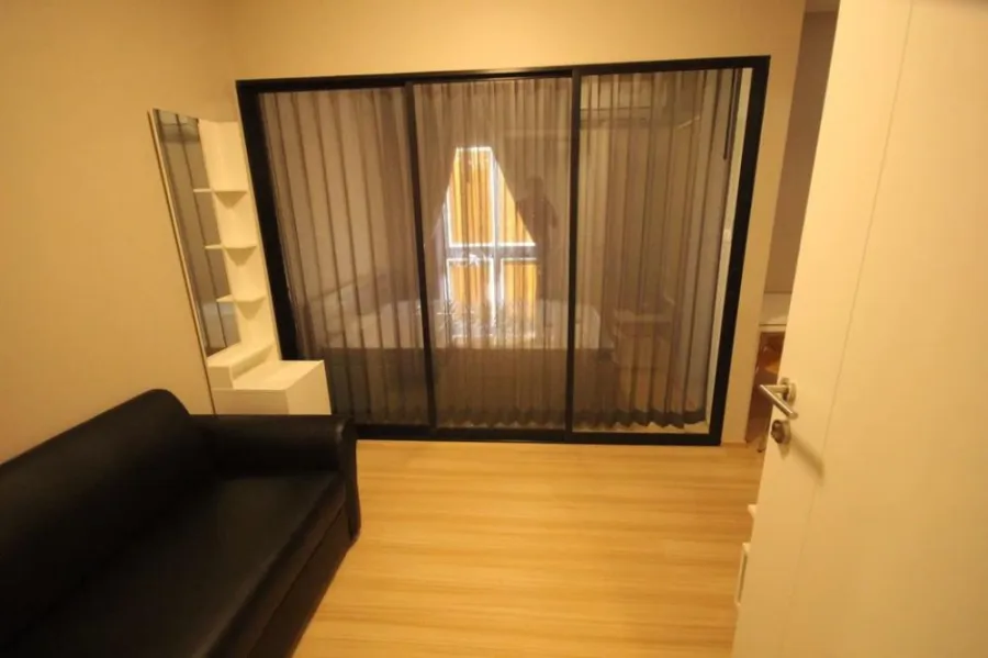 For rent, Plum Condo Chaengwattana Station, beautiful room The bedroom is separated, fully furnished, ready to move in.