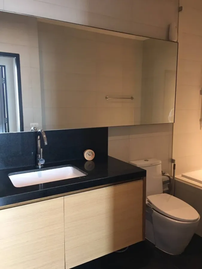 For rent, Eight Thonglor Residences, complete with furniture and electrical appliances. Book now.