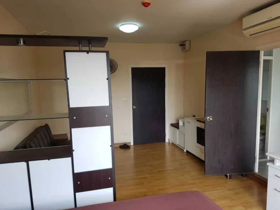 For rent: The Tree Ladprao Wang Hin, corner room, fully furnished. Carry your bags and get ready to move in.