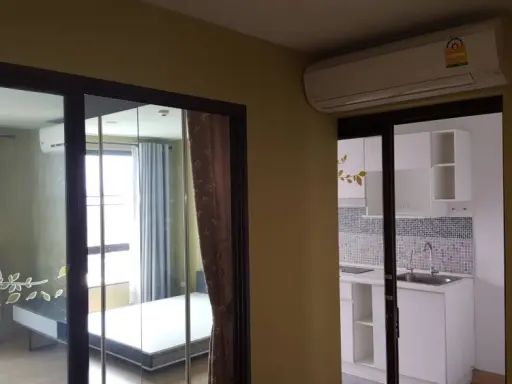 For rent: The Niche Mono Bangna, spacious room, bright colors, fully furnished. Don't postpone it, book now.