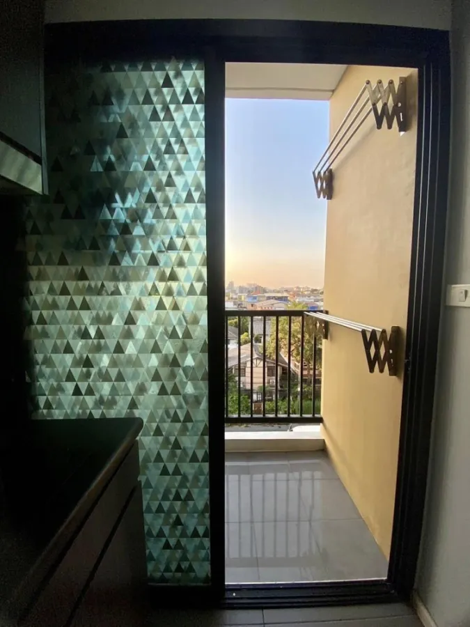For sale: D Mark Condo Sutthisan, 6th floor, separated rooms, great Buit-In bed, if you miss it you will regret it, hurry up.
