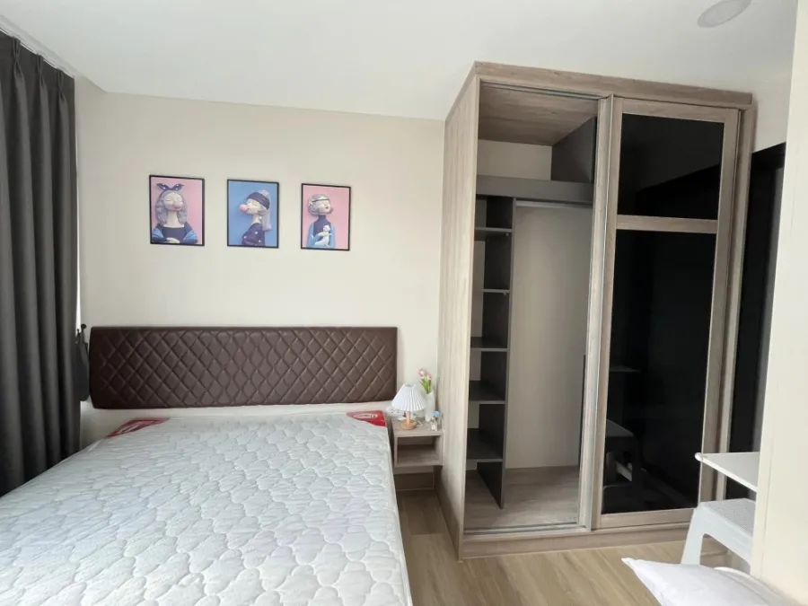 For rent: The Independent Condo Amata, pool view, simple decorated room. With a large TV If you don't reserve, you'll miss a lot.