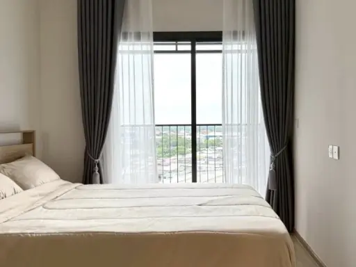 For rent: Life Rama 4 - Asoke, 1 bedroom, 1 bathroom, fully furnished. Just bring your bags and move in!