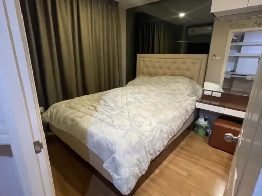 For sale: Lumpini Park Riverside - Rama 3. Lovely room with built-in walls and quality furniture. Beautiful river view. Don't miss it!