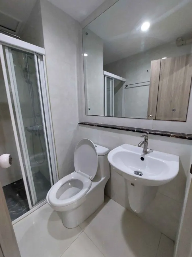 Condo for rent, The Seed Phaholyothin 14, corner room, facing south, front view of the project The balcony is very wide. Hurry up.