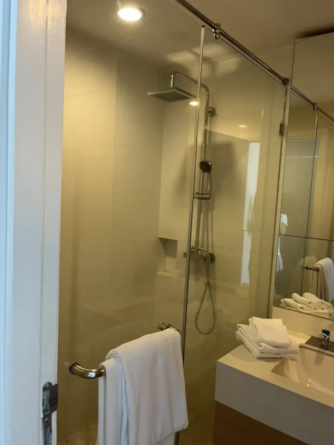 For rent: Wind Sukhumvit 23. Spacious and comfortable room with complete amenities. Book now, don't miss out!+++