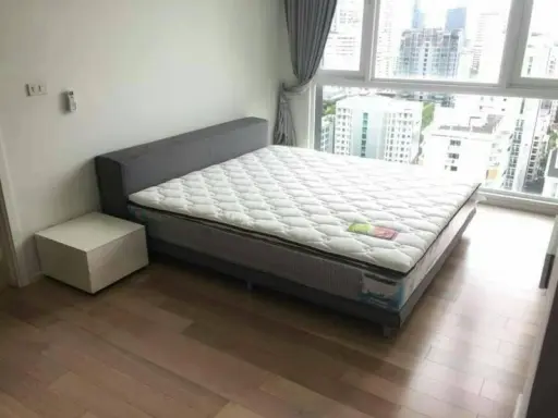 Urgent sale !! Condo 15 Sukhumvit Residences, high floor, beautiful view, fully furnished, in the heart of Asoke-Nana, don't wait!