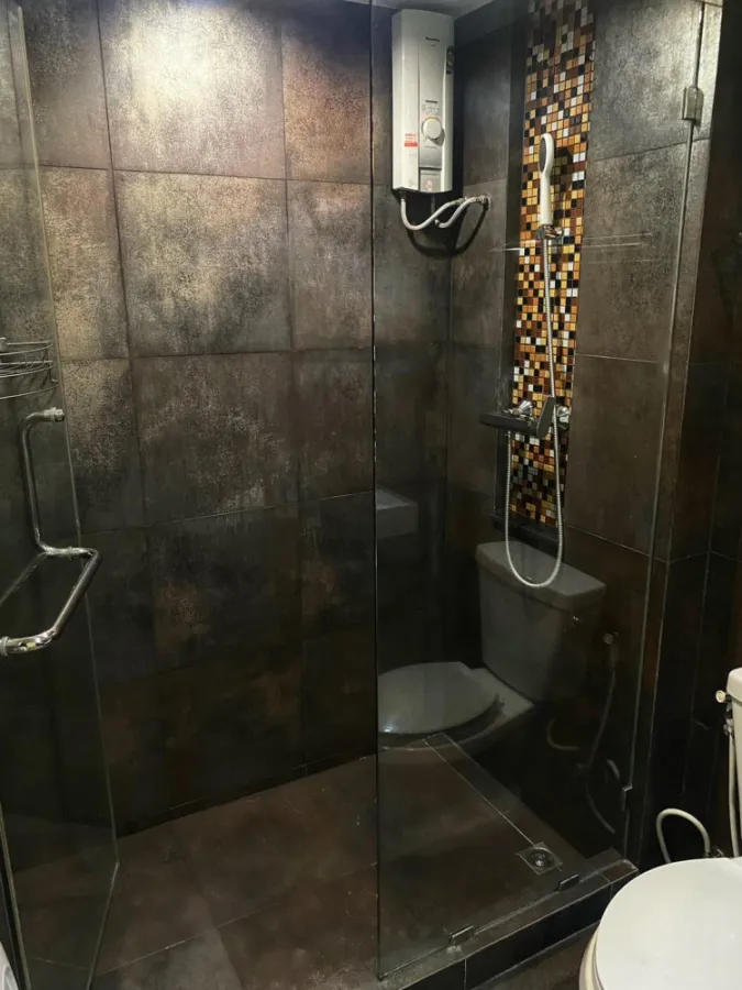 Sell and rent Voque Sukhumvit 16, very spacious room decorated in clean white tones. The price is very pocket-friendly. Must book now.
