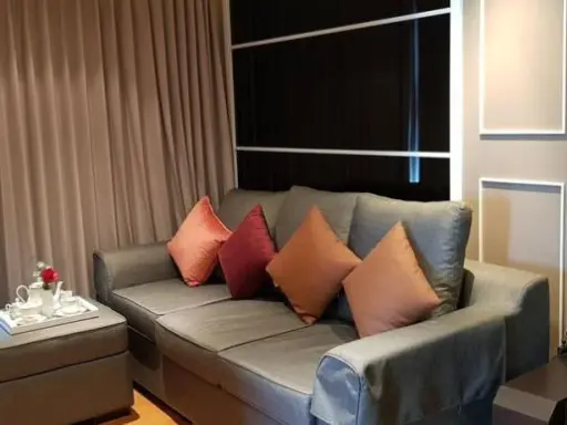 For Rent Circle Condominium, beautiful room, luxurious decoration, make Phil feel like living in a foreign country. Don't book and you'll regret it.