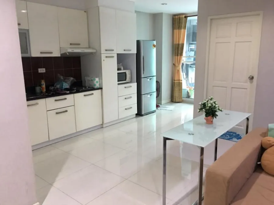Sale/Rent Urgent!! Condo Sukhumvit Living Town in the heart of the city near shopping centers Don't be late, book now!!