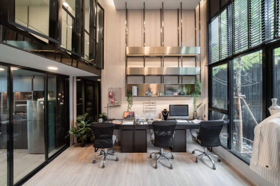 Down payment for sale, The Origin Plug and Play, Ramindra, city view, high ceilings, airy and comfortable. If interested, reserve now. ​