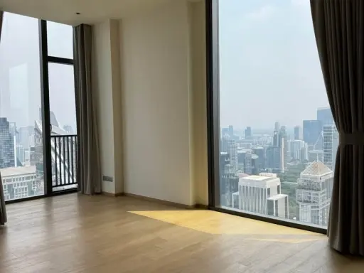 For sale: 28 Chidlom, 2 bedrooms, 40th floor, corner room, good location. Interested in owning one? Reserve now!