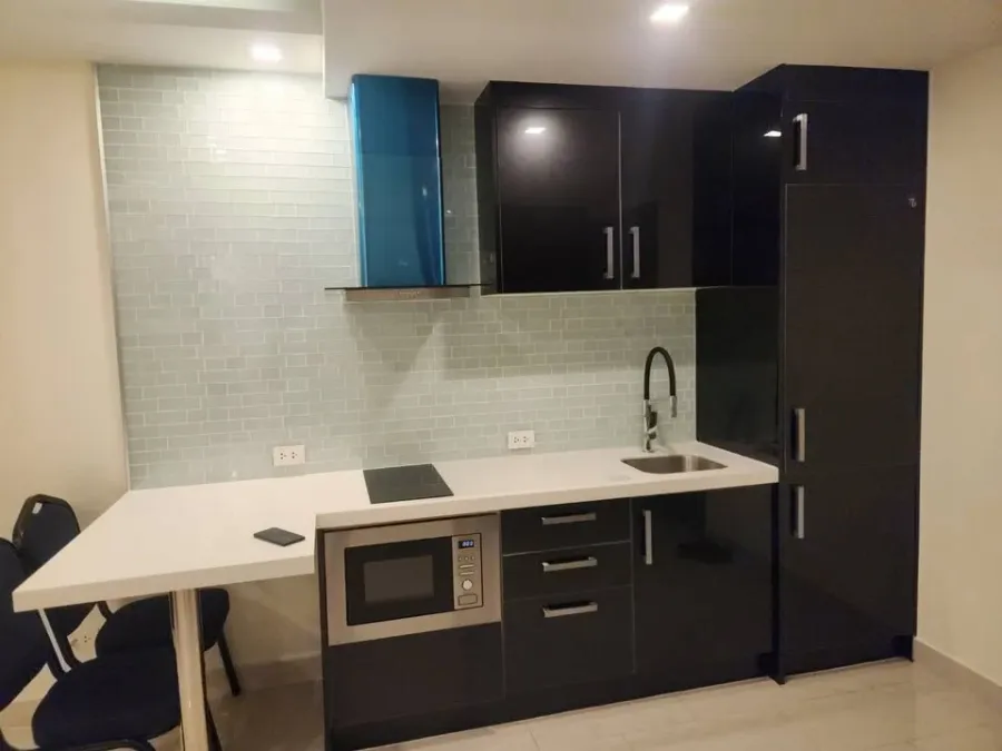 For rent: Grand Avenue Residence (Central Pattaya), room on the 1st floor with direct access to the swimming pool, very spacious area, interested in b