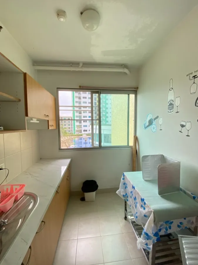 For rent Supalai Park Kaset, 4th floor, pool view, fully furnished room, ready to move in, book now, don't miss out.