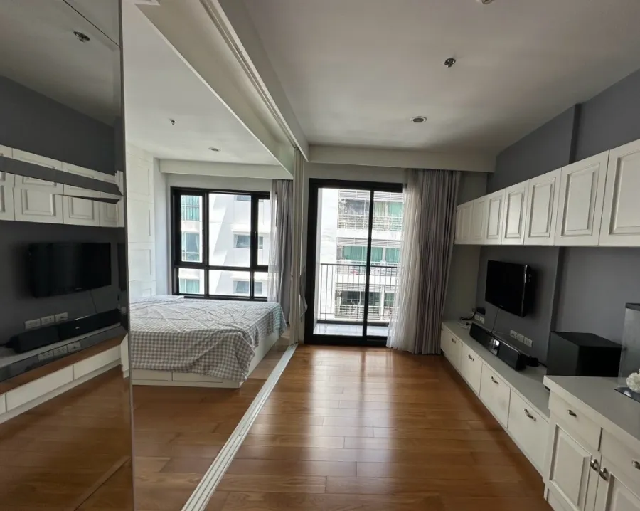 For sale: The Vertical Ari, 22nd floor, beautiful room, comes with complete decorations. Book now, don't wait.