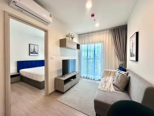 For rent: The Base Phetchaburi-Thonglor, pool and city view, fully furnished and appliances included. Interested? Reserve now!