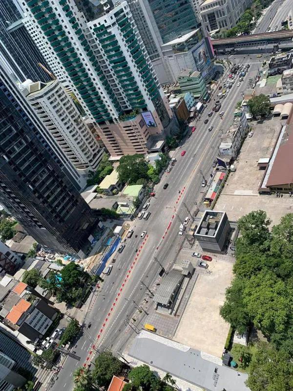 Urgent for rent !! Condo Ashton Asoke, 30th floor, curved glass inside, beautiful view, close to the train, good location, good value, hurry !!
