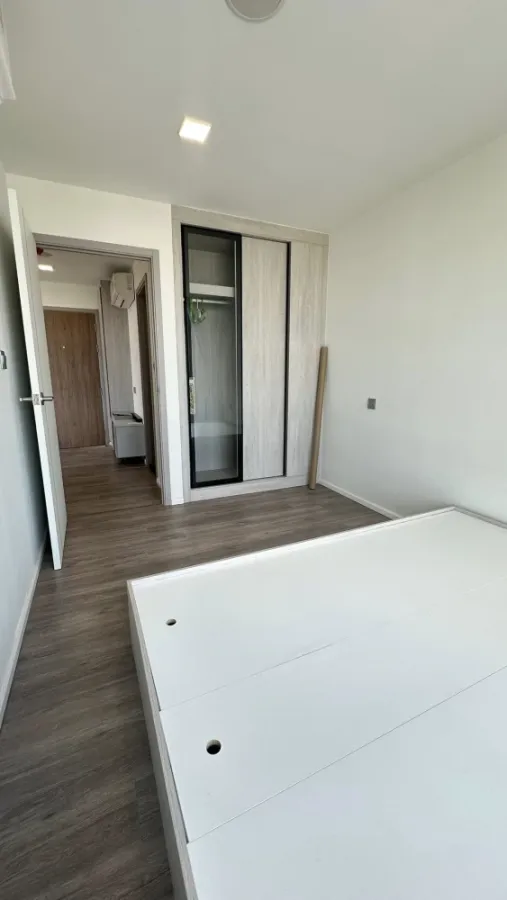 For rent: Atmoz portrait Srisaman, Building A, 6th floor, corner room, full natural light. Reserve now before it's gone.