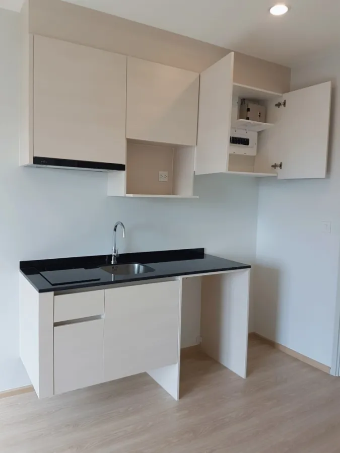 Urgent sale,rent Noble Revolve Ratchada Condo, empty room, affordable price. Those who love decorating rooms, don't wait.