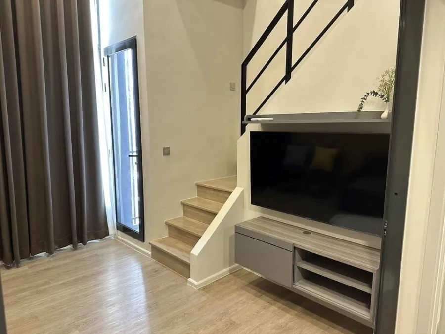 For rent: Modiz rhyme Ramkhamhaeng. Duplex room, spacious, high ceilings, open, airy, comfortable, complete, all in one place. Book now.