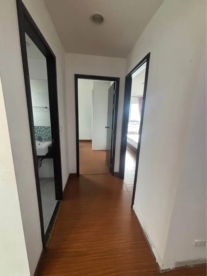 For sale: Diamond Sukhumvit, 10th floor, corner unit, very quiet and private, lots of usable space, don't miss out!
