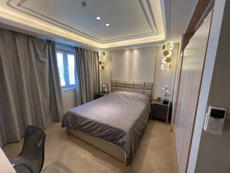 For sale: Le Raffine Sukhumvit 24, very large room with private swimming pool, home-like atmosphere, buy and move in immediately.