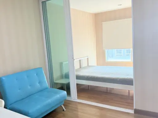 For rent: Regent Home Bang Son, high floor (22nd floor), cool breeze all day, good quality wallpaper throughout the room. You will regret it if you mi