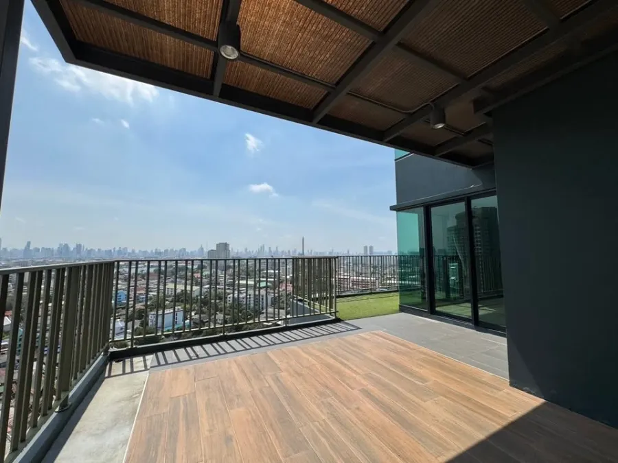 Urgent sale! Brix Condominum Duplex 2 floors, balcony with a view of the Chao Phraya River. Hurry and reserve now!